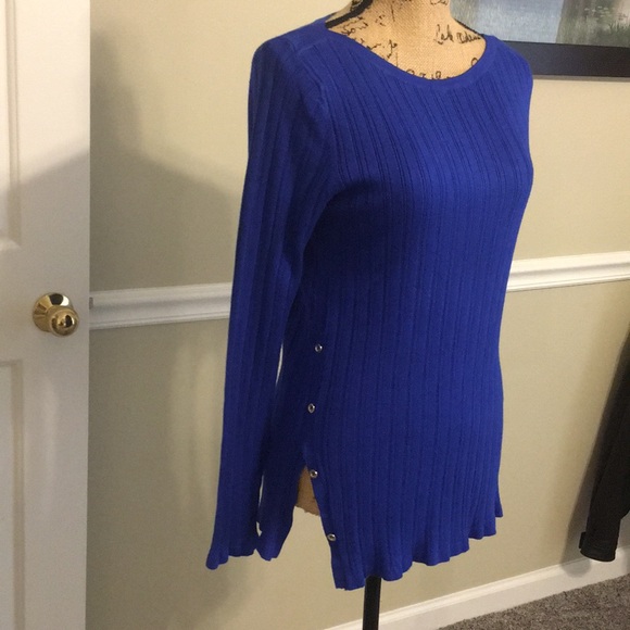 Women's sweater. Size M EUC - Picture 2 of 8